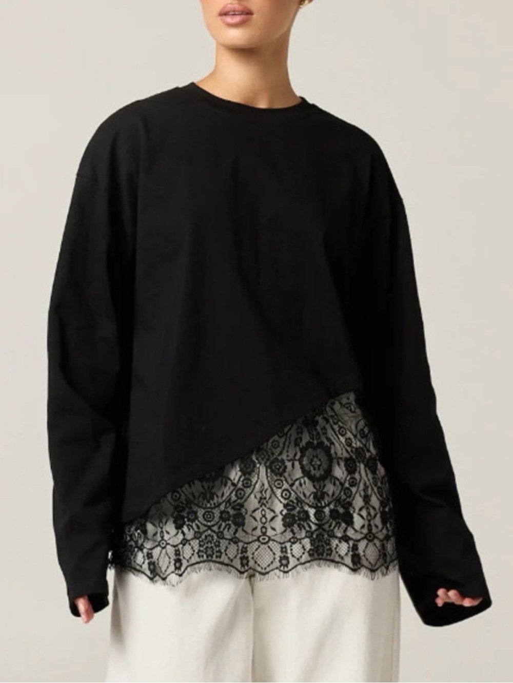 ♥️ Long-Sleeve T-Shirt with Asymmetric Lace Hem- Black